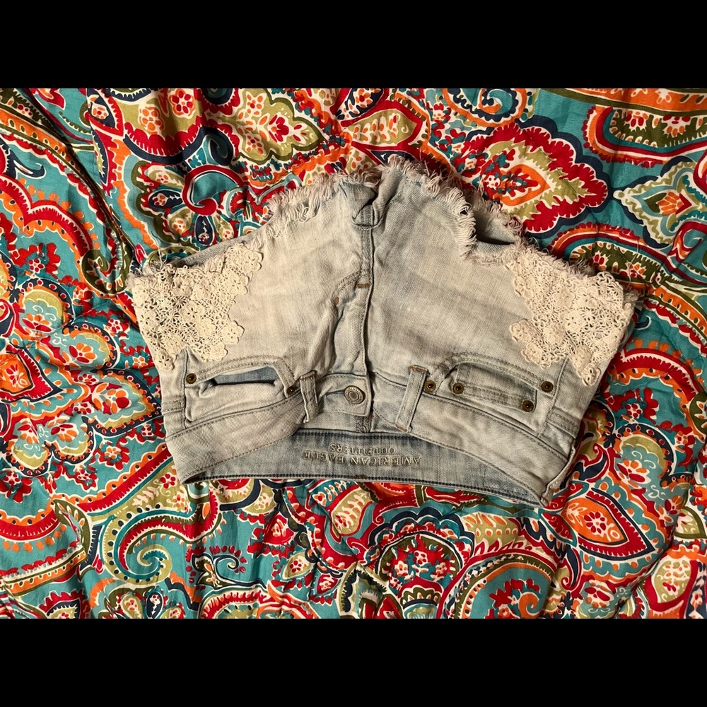 AE Light Wash Shorts with lace accents size 00